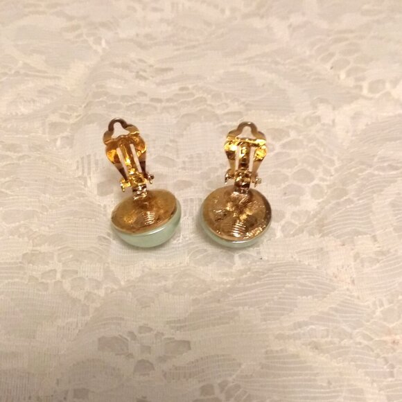 Vintage Gold Tone Round Light Green Stud Earrings Non-Pierced Clip Earrings - Picture 9 of 9
